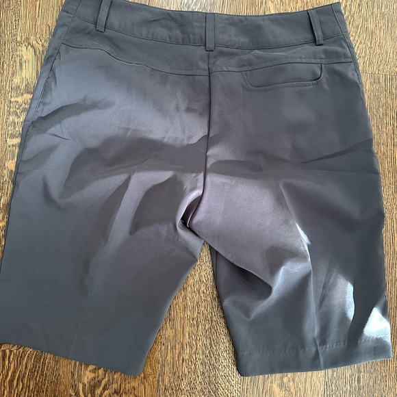 Dark taupe color size 12 shorts lightweight by Bette and Court. 3 pockets total. - Picture 3 of 6